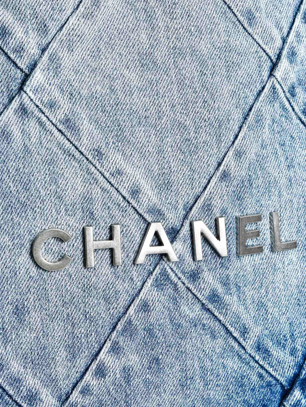 CHANEL 22 DENIM HANDBAG SS2023