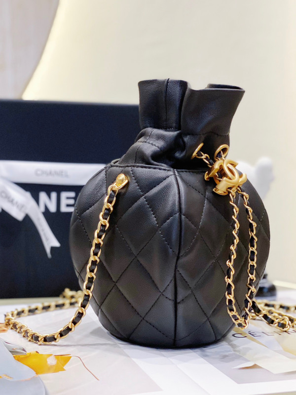 Chanel CLUTCH WITH CHAIN SS2023