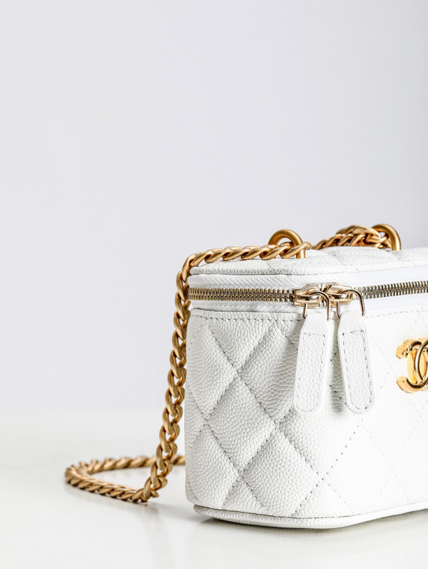 Chanel CLUTCH WITH CHAIN WHITE SS2023