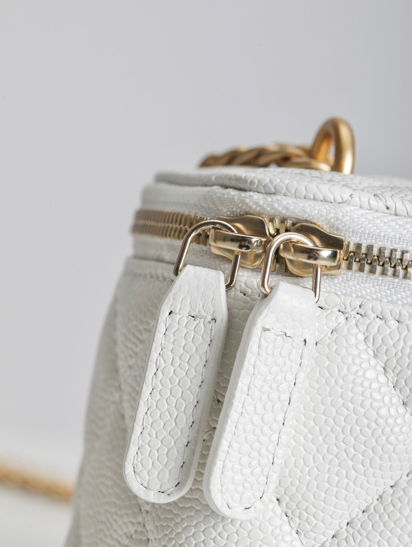 Chanel CLUTCH WITH CHAIN WHITE SS2023
