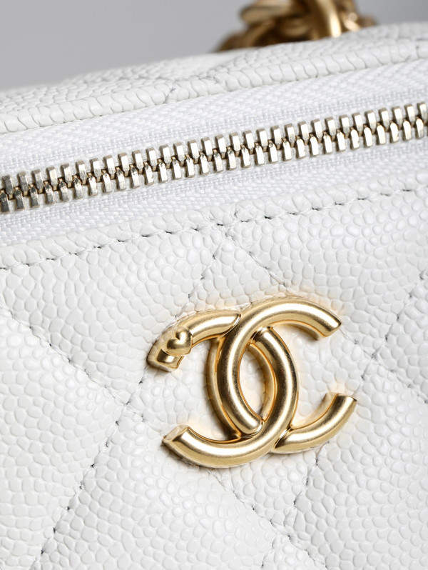 Chanel CLUTCH WITH CHAIN WHITE SS2023