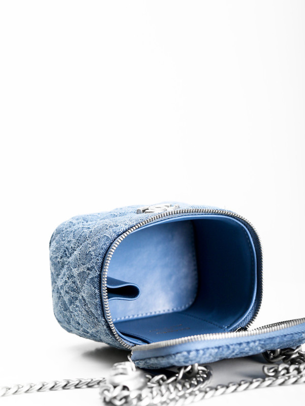 Chanel CLUTCH WITH CHAIN DENIM SS2023