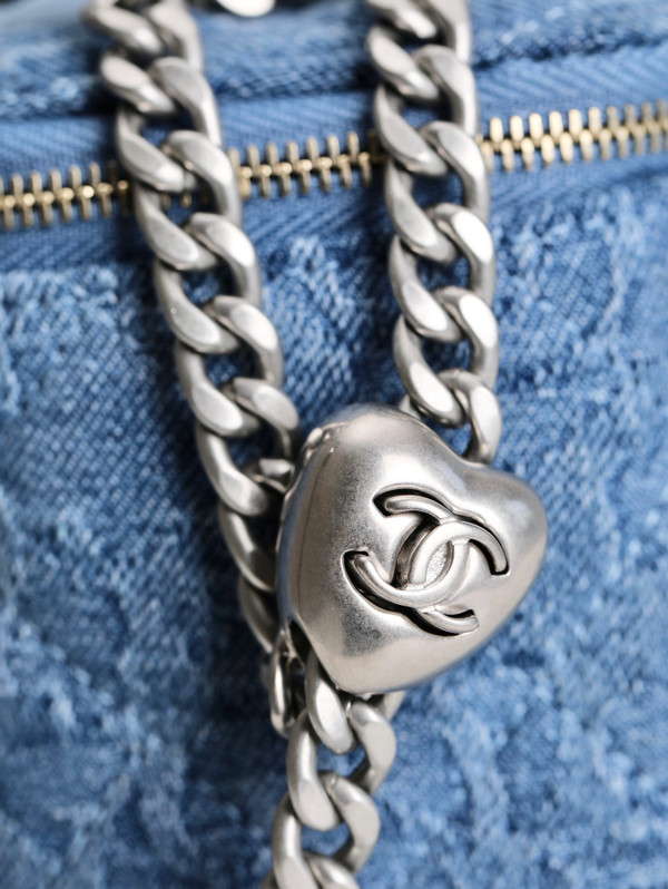Chanel CLUTCH WITH CHAIN DENIM SS2023