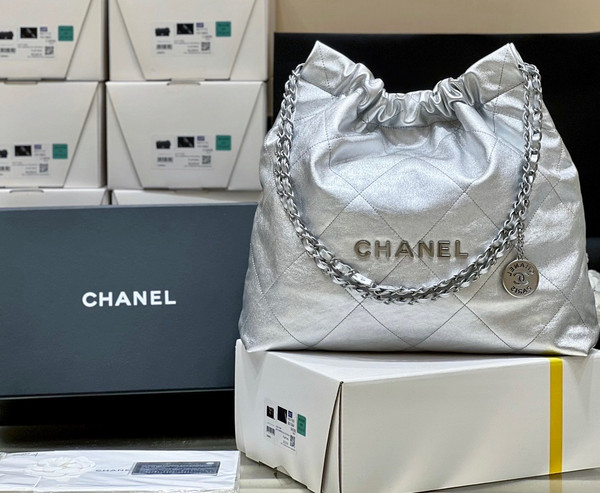CHANEL 22 HANDBAG Silver Medium AW 2022