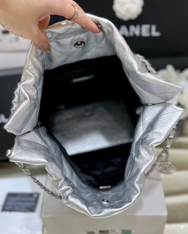CHANEL 22 HANDBAG Silver Medium AW 2022