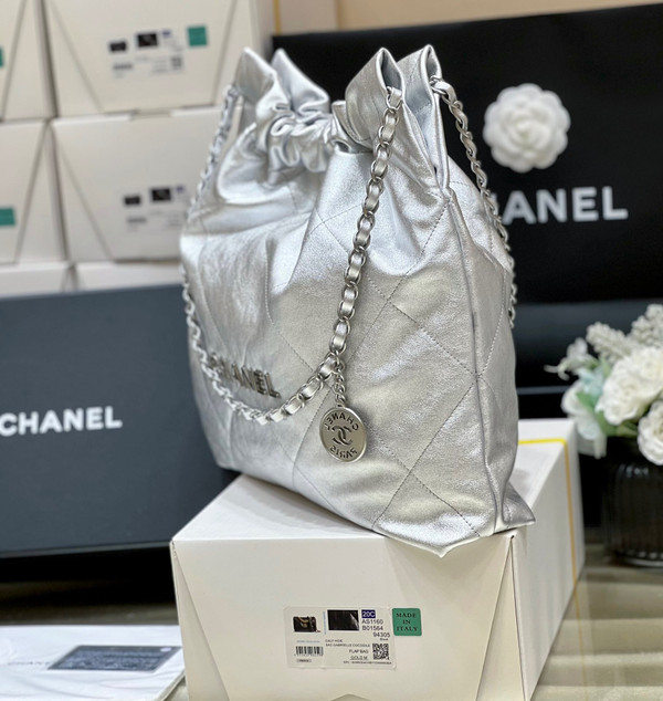 CHANEL 22 HANDBAG Silver Medium AW 2022