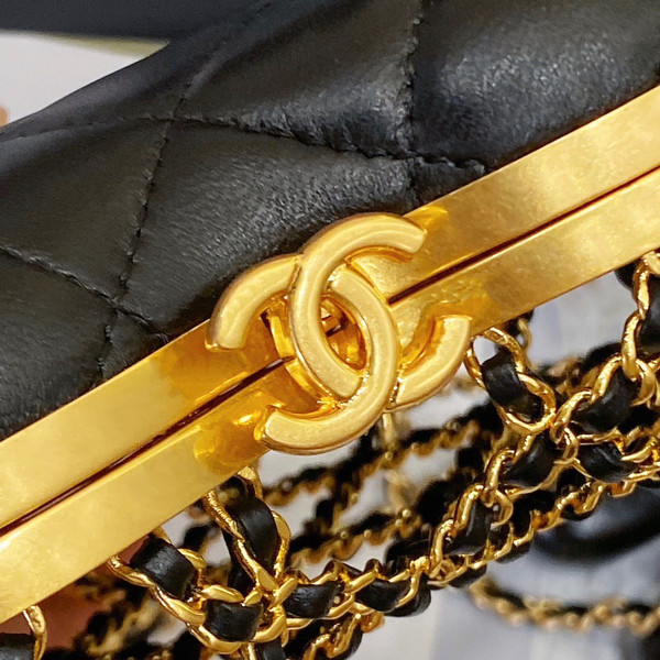 Chanel HEART MINAUDIERE 2023