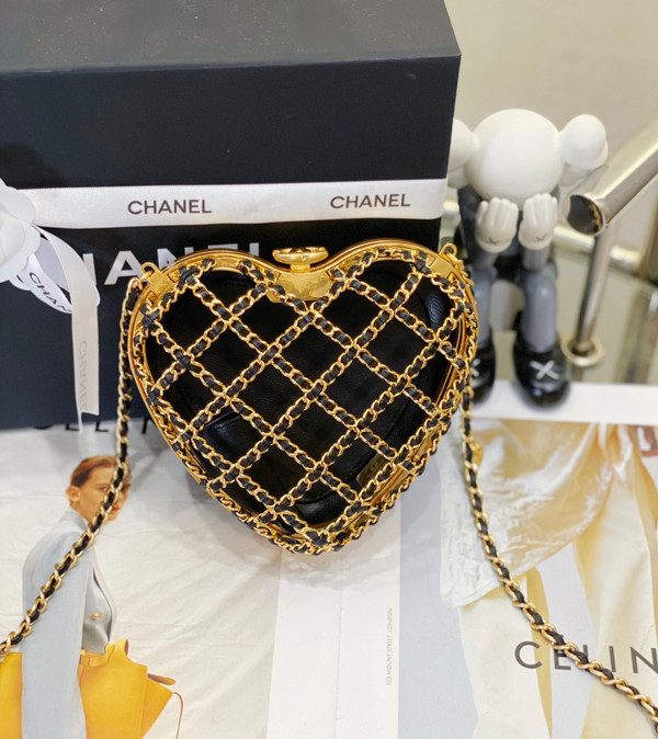 Chanel HEART MINAUDIERE 2023