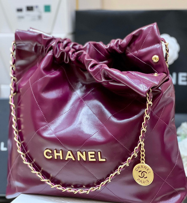 CHANEL 22 HANDBAG Bordeaux Medium SS 2023