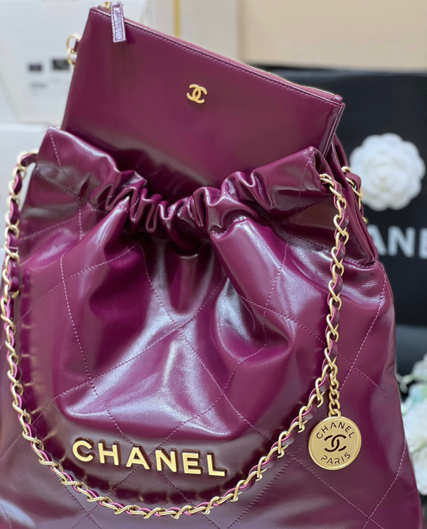 CHANEL 22 HANDBAG Bordeaux Medium SS 2023