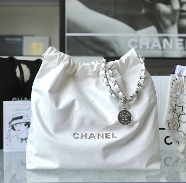 CHANEL 22 HANDBAG White with Silver Hardware Medium SS 2023