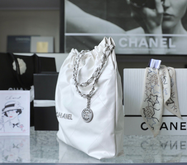 CHANEL 22 HANDBAG White with Silver Hardware Medium SS 2023