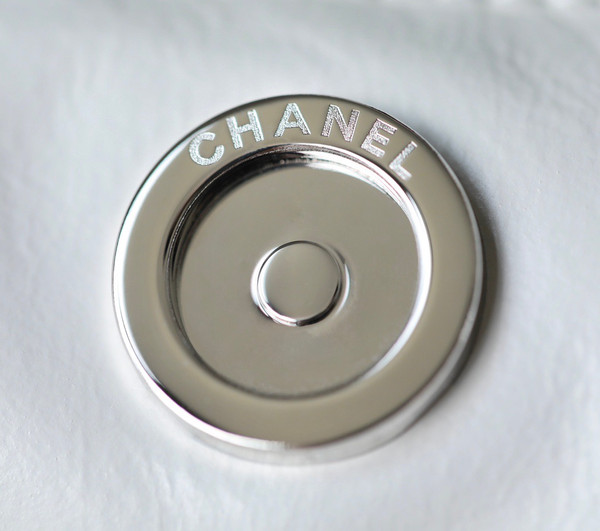 CHANEL 22 HANDBAG White with Silver Hardware Medium SS 2023