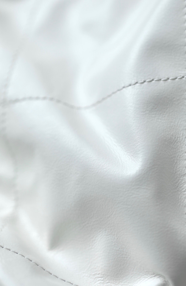 CHANEL 22 HANDBAG White with Silver Hardware Medium SS 2023