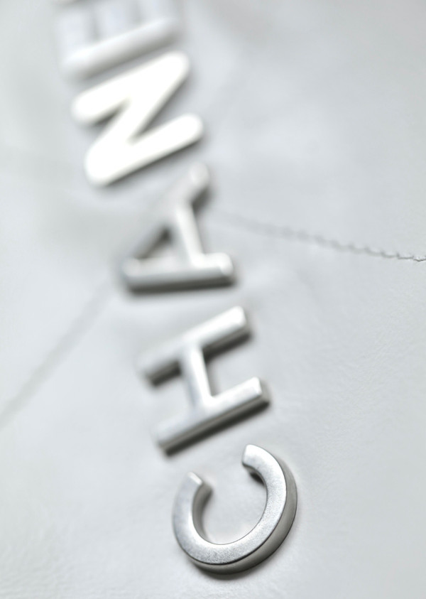 CHANEL 22 HANDBAG White with Silver Hardware Medium SS 2023