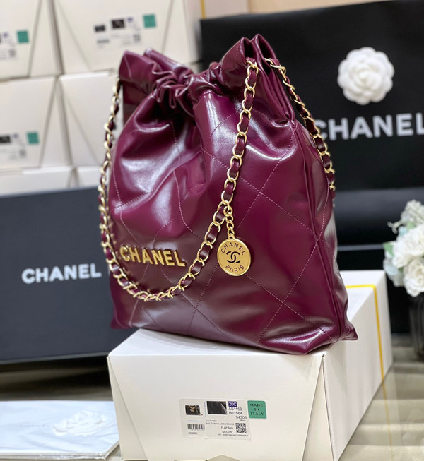 CHANEL 22 SMALL HANDBAG BORDEAUX GOLD LOGO