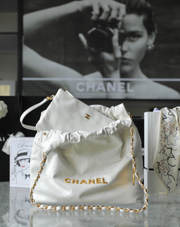CHANEL 22 SMALL HANDBAG WHITE GOLD LOGO
