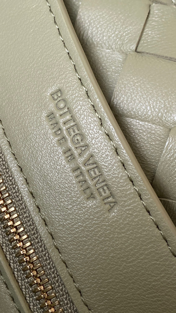 Bottega  Veneta Small Andiamo Bag Acorn