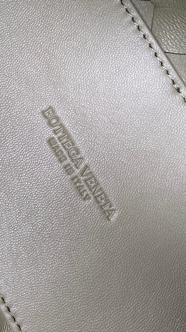 Bottega  Veneta Small Andiamo Bag Acorn