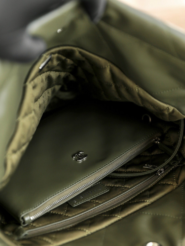 CHANEL 22 SMALL HANDBAG OLIVE SILVER LOGO