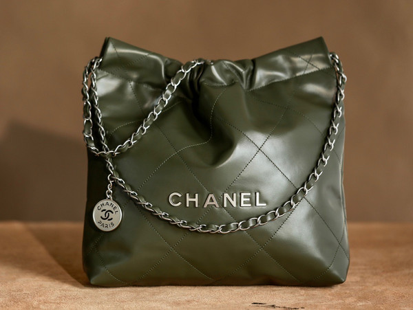 CHANEL 22 HANDBAG Olive Medium SS 2023
