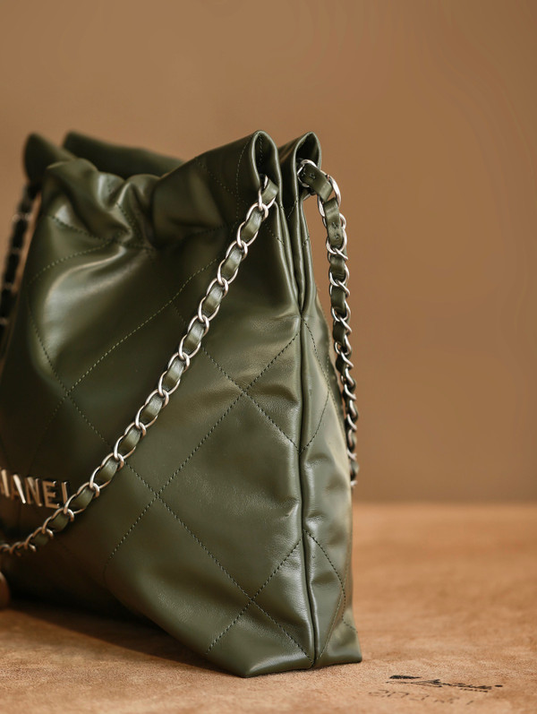 CHANEL 22 HANDBAG Olive Medium SS 2023