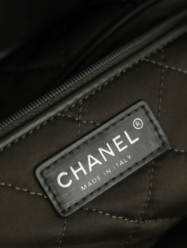 CHANEL 22 HANDBAG Olive Medium SS 2023