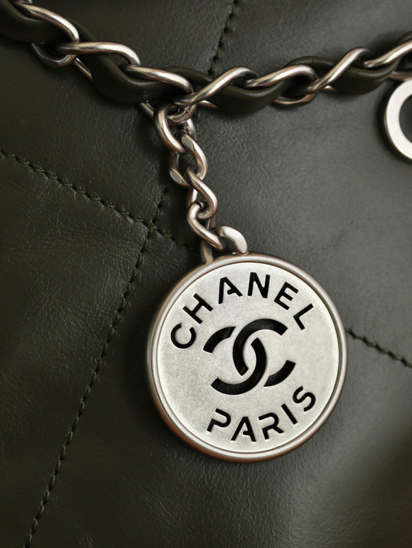 CHANEL 22 HANDBAG Olive Medium SS 2023
