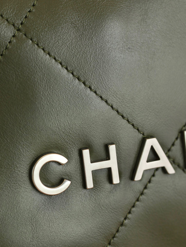 CHANEL 22 HANDBAG Olive Medium SS 2023