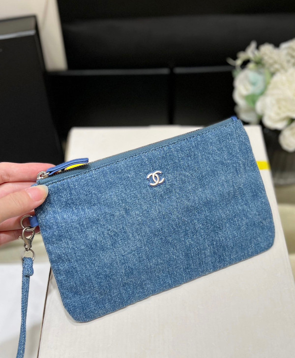 CHANEL Haut  Couture 22 HANDBAG Glittered Denim Medium AW 2023