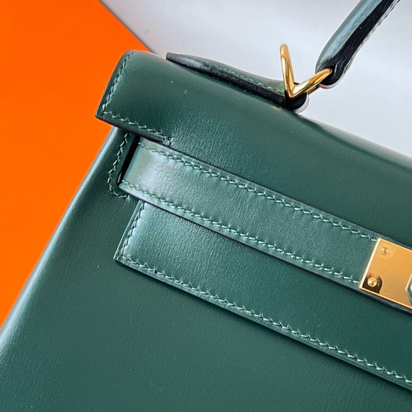 Hermès emerald Kelly 28 Box Leather Gold Hardware