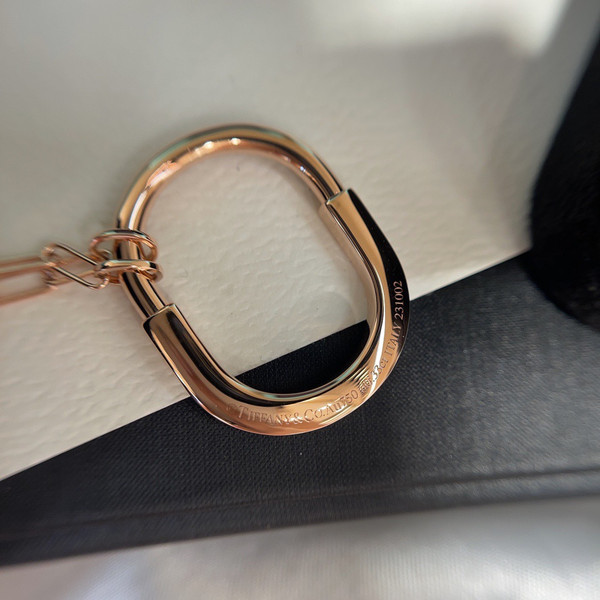 Tiffany Lock Pendant in Yellow Gold with Diamonds, Medium