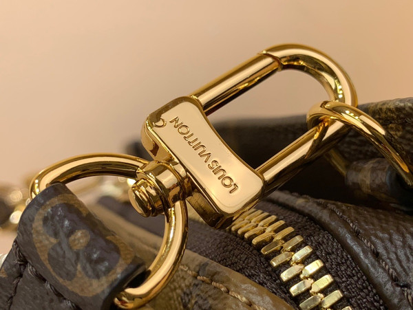 Louis Vuitton M46653 OnTheGo East West