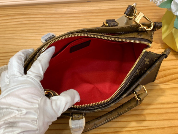 Louis Vuitton M46653 OnTheGo East West