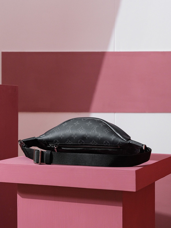 Louis Vuitton M46035 Discovery Bumbag PM