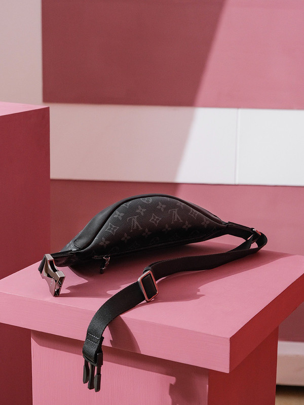 Louis Vuitton M46035 Discovery Bumbag PM