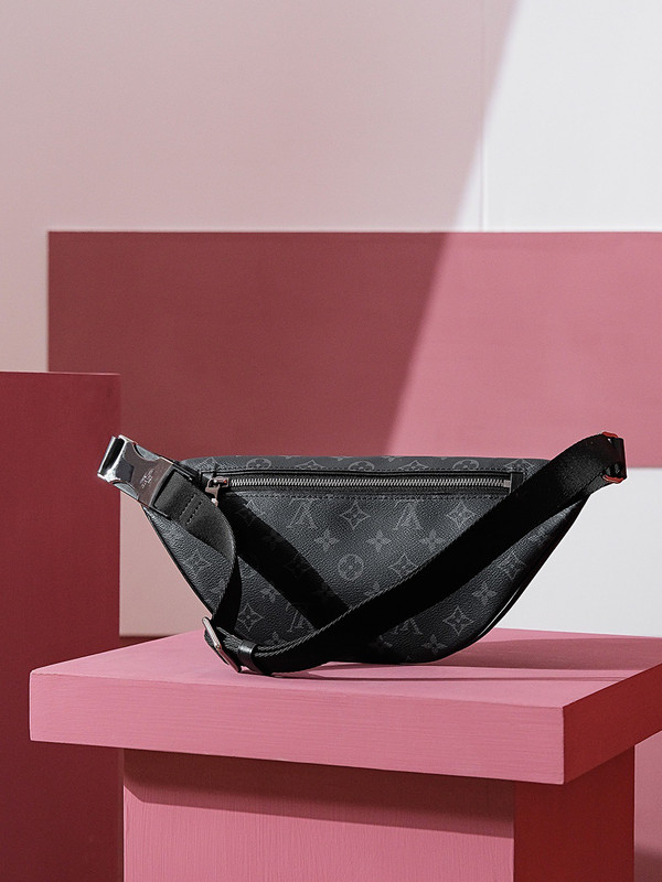 Louis Vuitton M46035 Discovery Bumbag PM