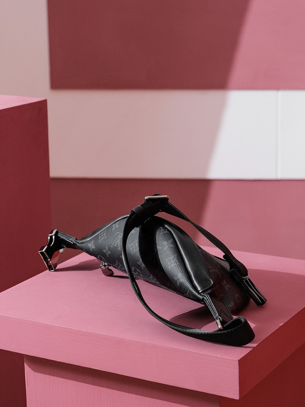 Louis Vuitton M46035 Discovery Bumbag PM