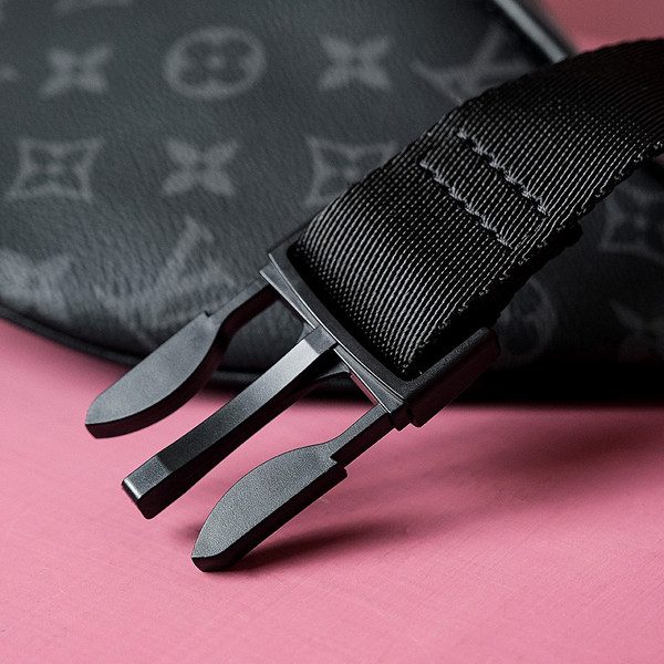 Louis Vuitton M46035 Discovery Bumbag PM