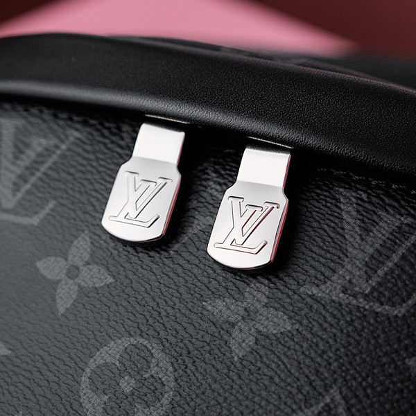 Louis Vuitton M46035 Discovery Bumbag PM