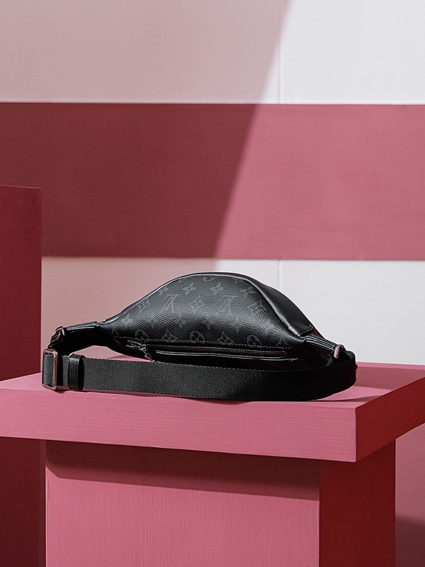 Louis Vuitton M46035 Discovery Bumbag PM