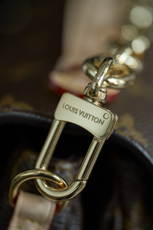 LOUIS VUITTON  M46279 Pochette Métis East West Bag