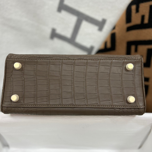 Hermes Chocolate Alligator KELLY 25 WITH GOLD  HARDWARE
