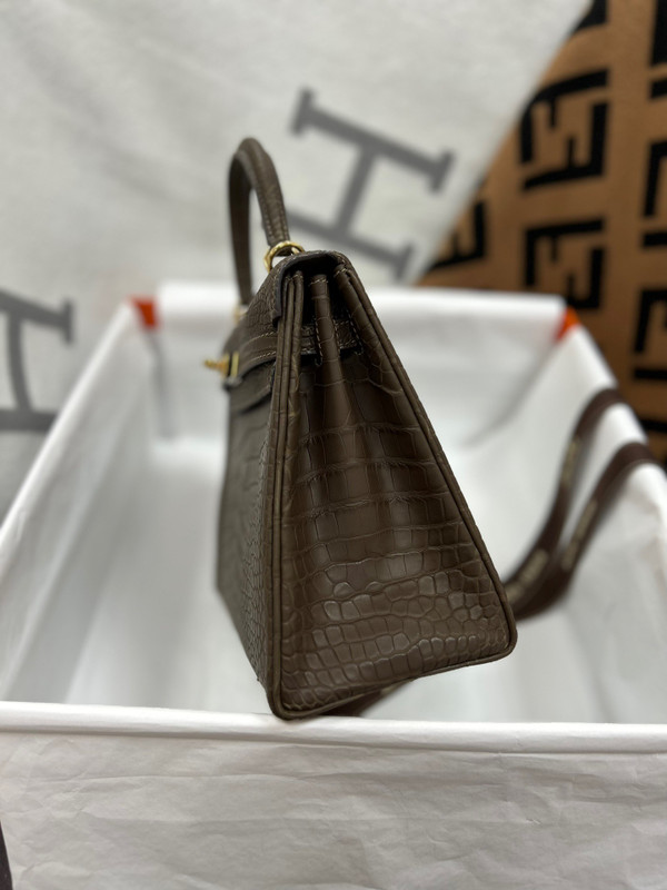 Hermes Chocolate Alligator KELLY 25 WITH GOLD  HARDWARE