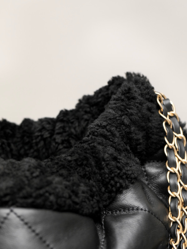 CHANEL 22 SMALL HANDBAG Shiny Aged Lambskin Shearling Black