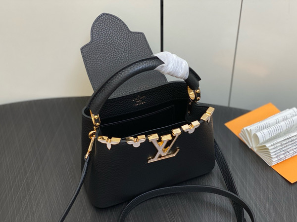 Louis Vuitton M56669 Capucines Mini bag
