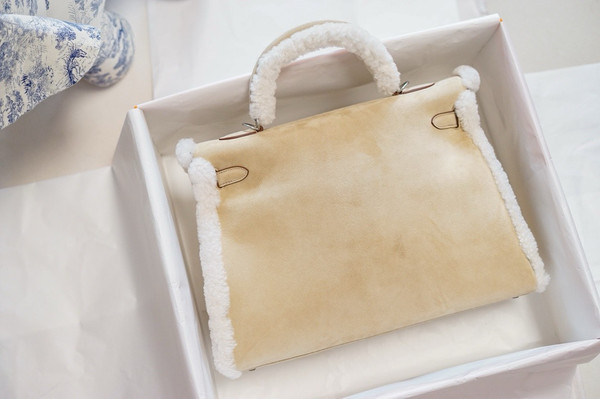 [Exclusive] Hermès Kelly 35 Limited Edition Craie Teddy Shearling Bag