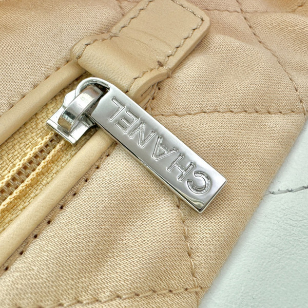 Chanel  22 MEDIUM HANDBAG WHITE WITH Rainbow Metal SS2024