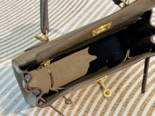 Hermes Olive Alligator KELLY 25 WITH GOLDHARDWARE