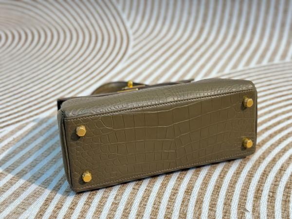 Hermes Olive Alligator KELLY 25 WITH GOLDHARDWARE